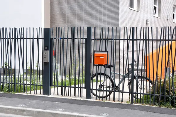 Portail industriel battant - Home Control à Niort (79180)